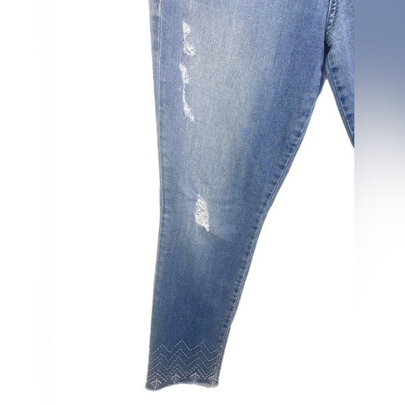 Level 99 Cropped Embroidered Hem Jeans - Picture 5 of 7